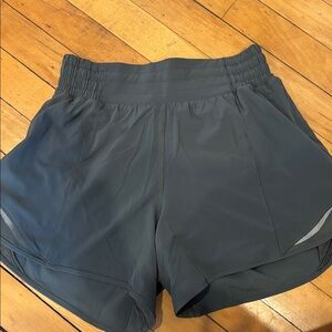 Lululemon Hotty Hot HR Short 4” lined, NWOT size 4